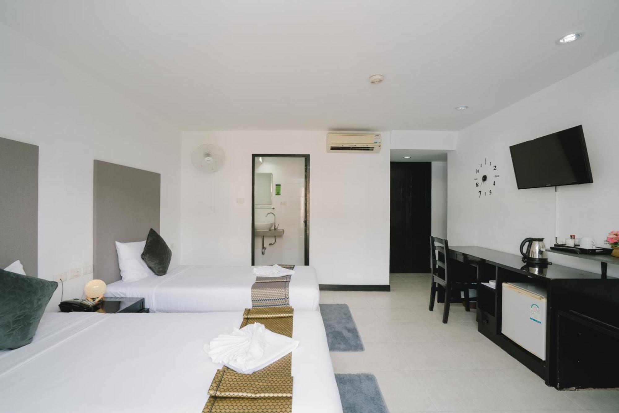 Noble House Patong Hotel Kültér fotó
